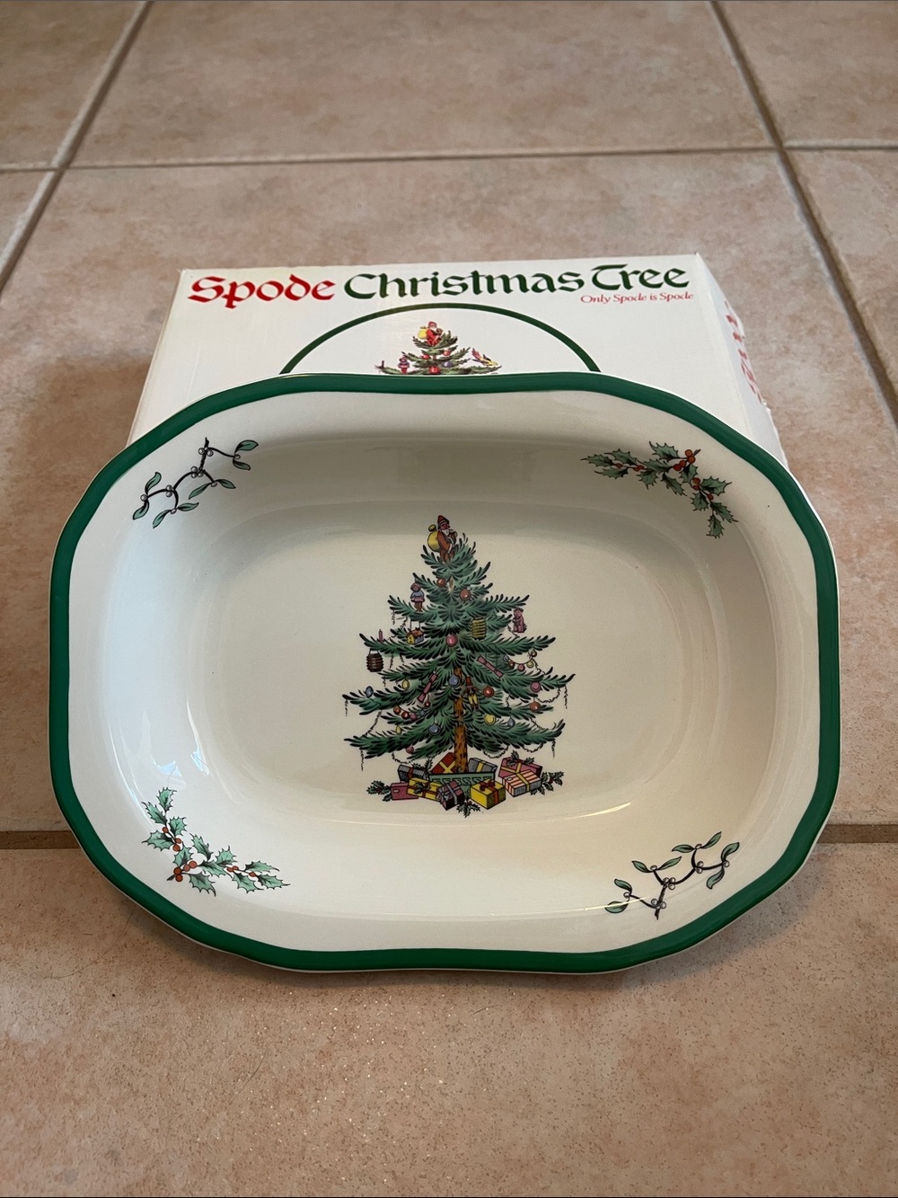 Spode Christmas Tree: Open Vegetable Dish - Picture 2 of 16
